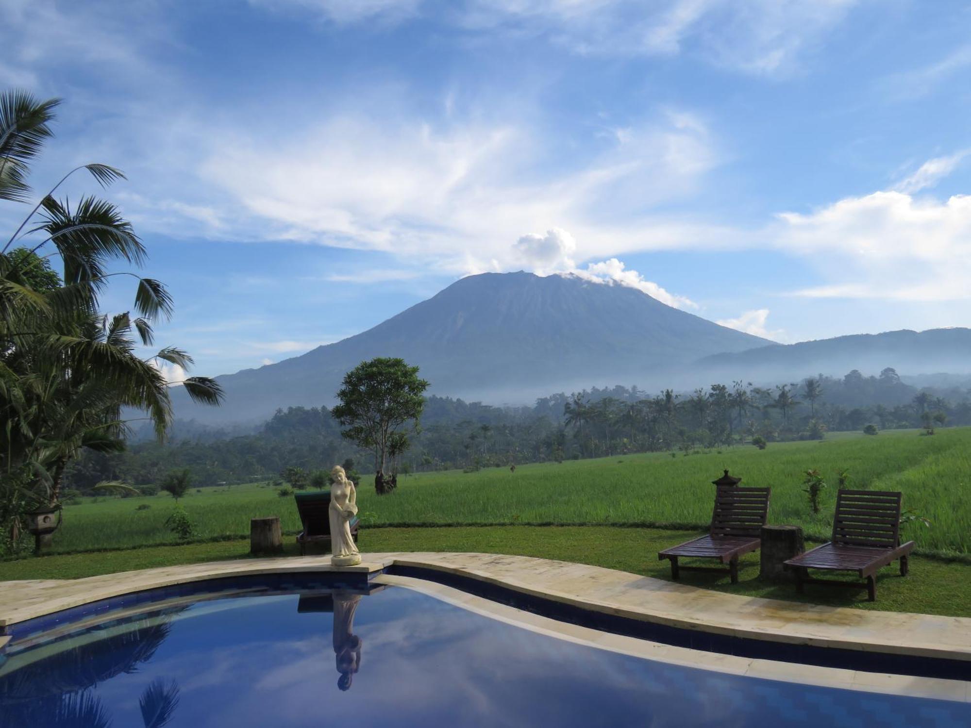 Great Mountain Views Villa Resort Selat Экстерьер фото