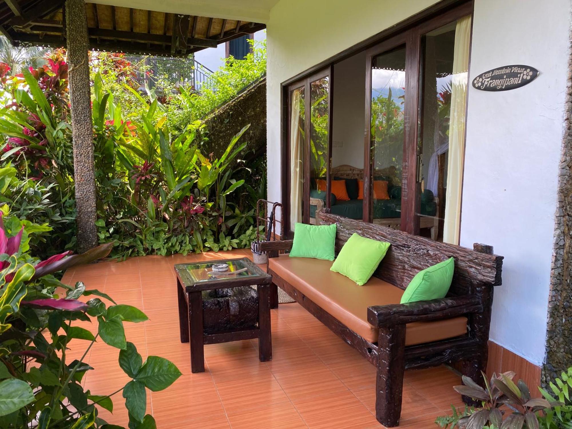 Great Mountain Views Villa Resort Selat Номер фото