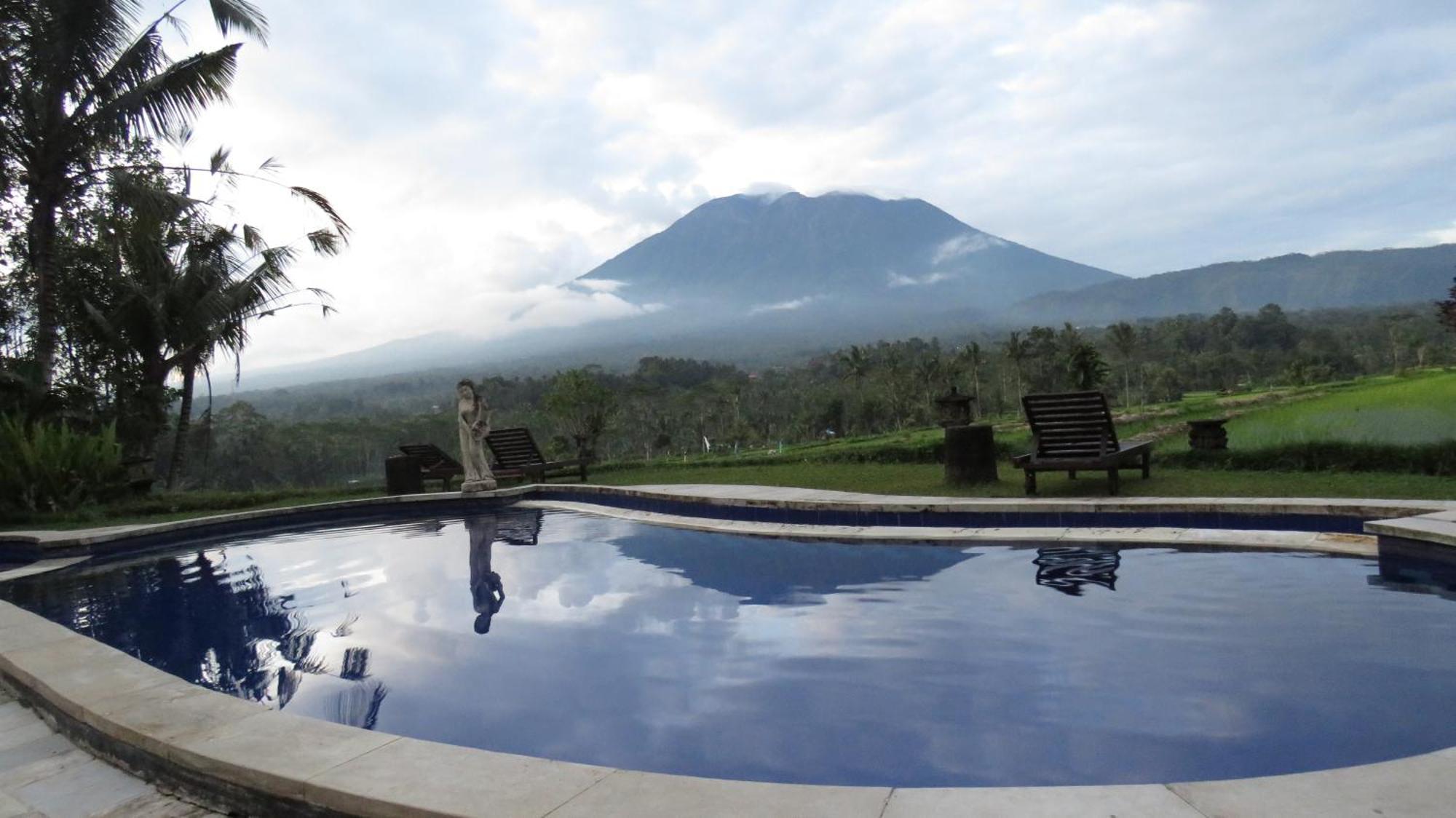 Great Mountain Views Villa Resort Selat Экстерьер фото