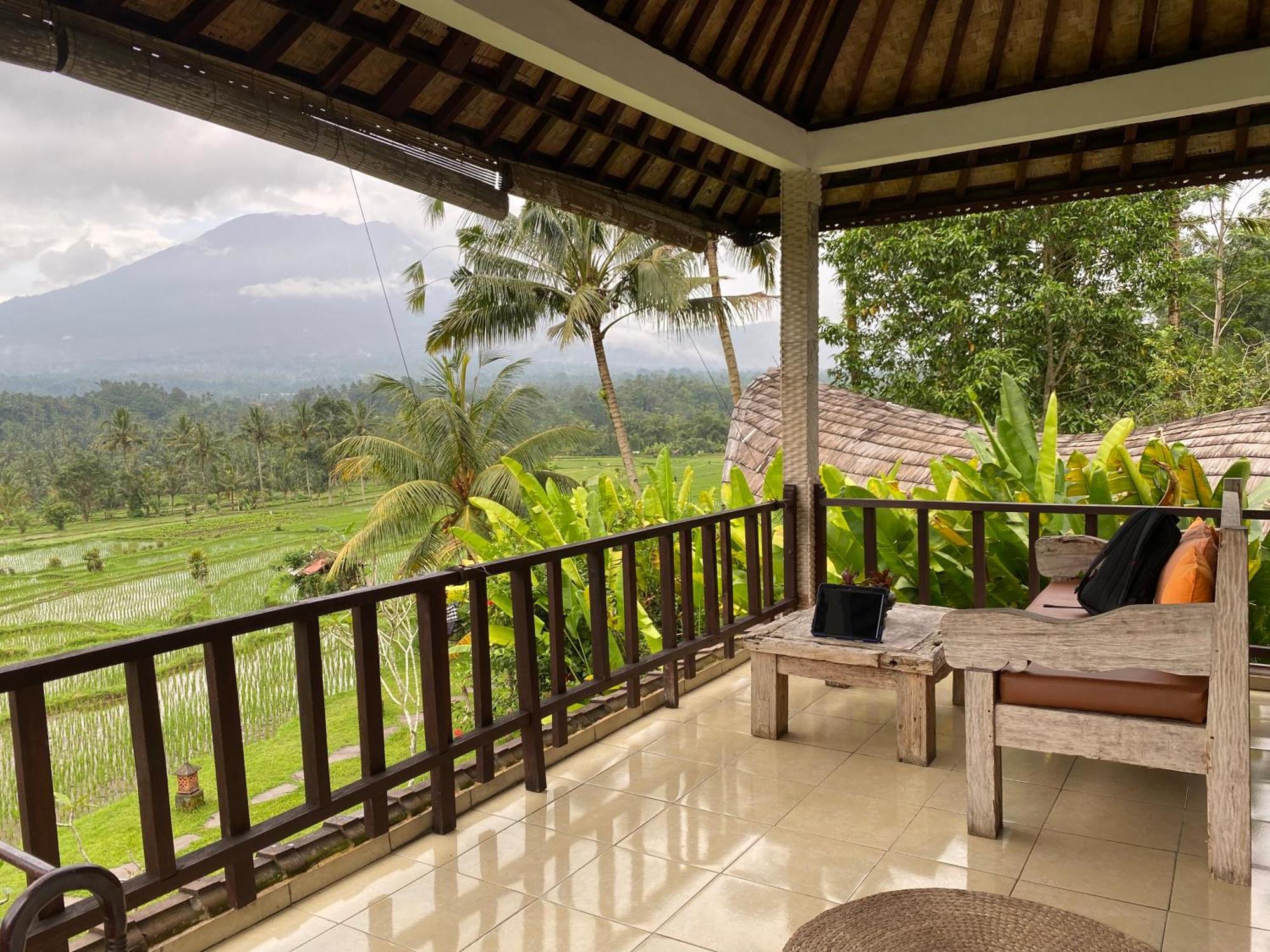 Great Mountain Views Villa Resort Selat Номер фото