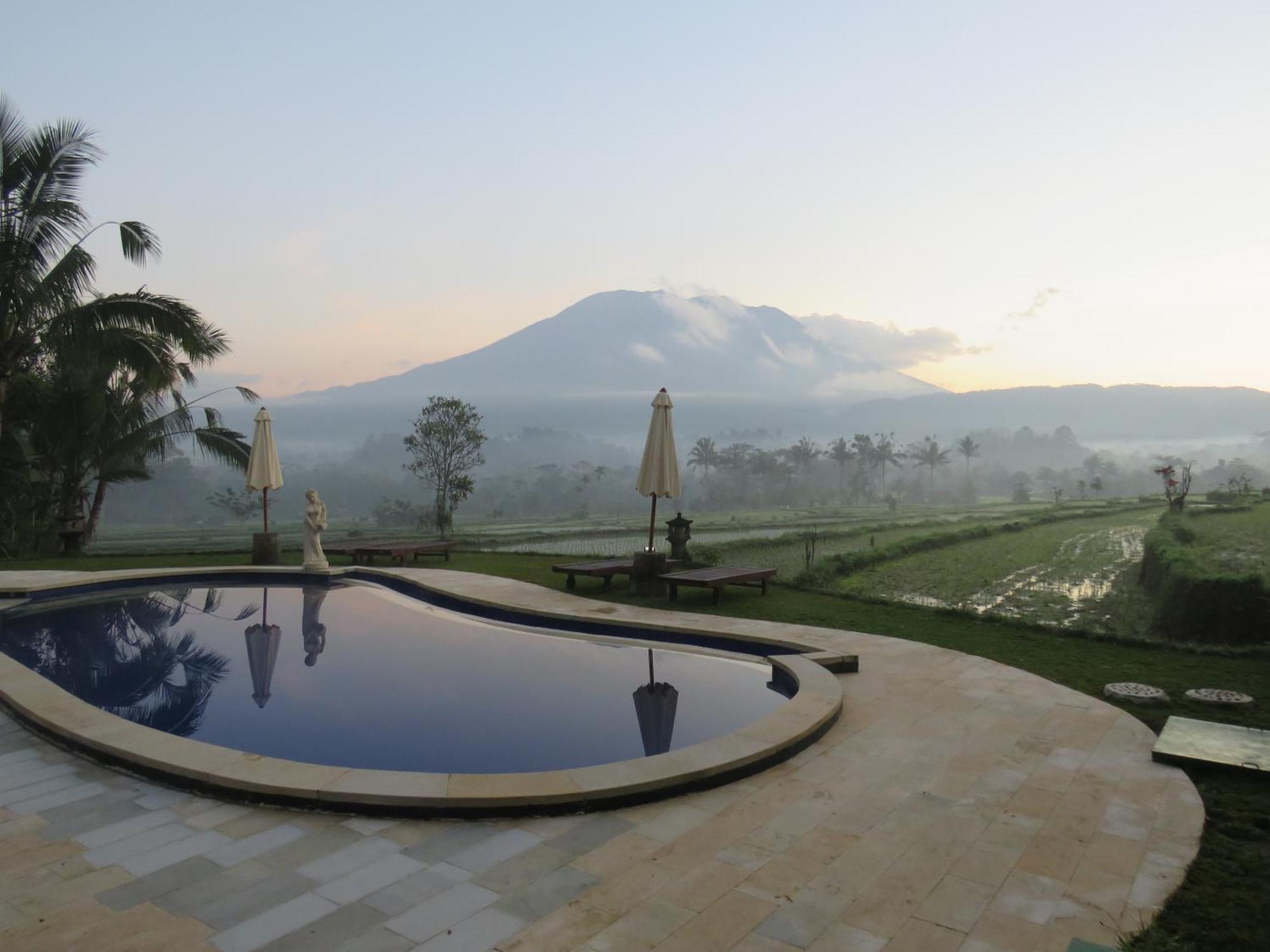 Great Mountain Views Villa Resort Selat Экстерьер фото