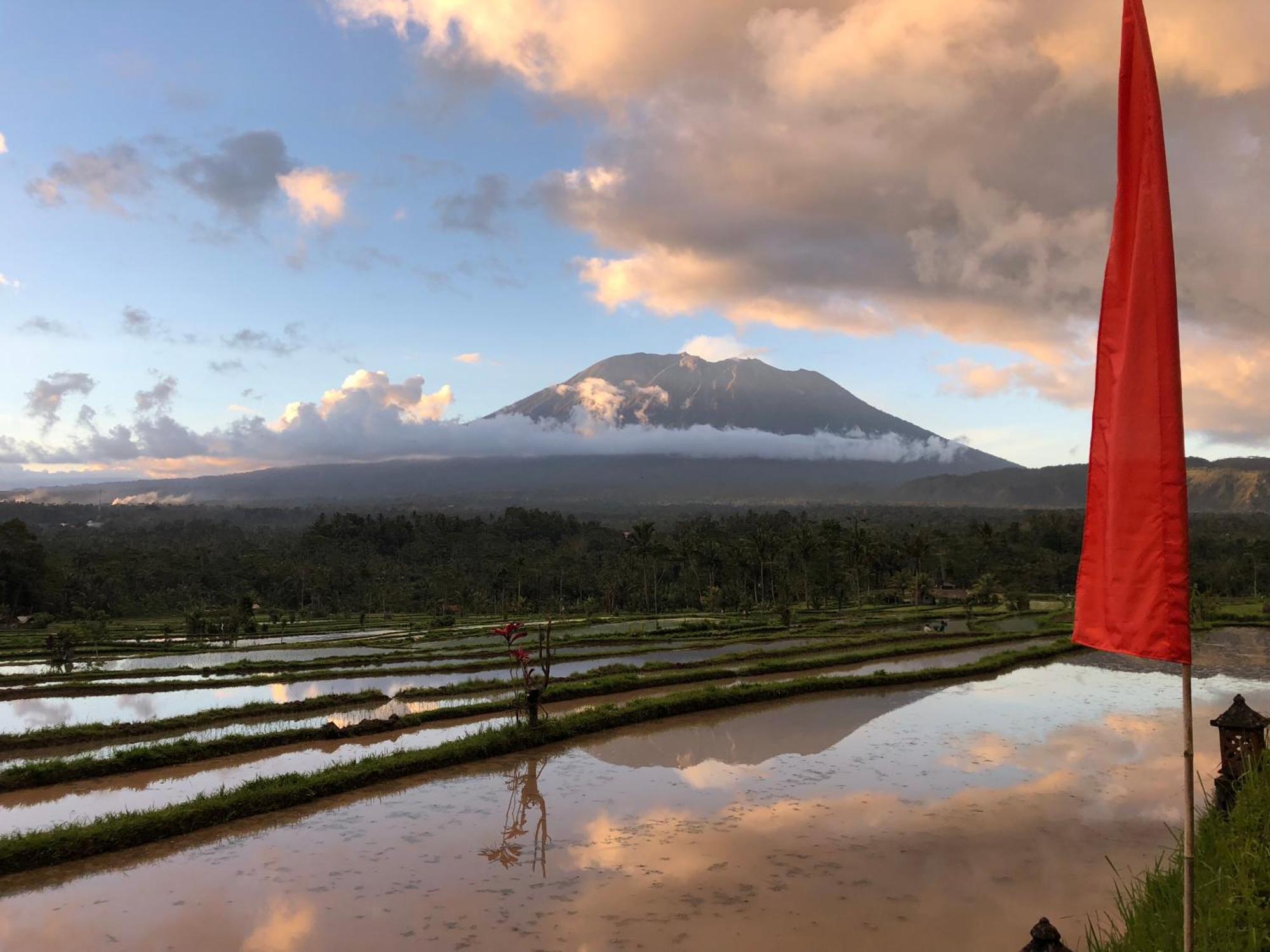 Great Mountain Views Villa Resort Selat Экстерьер фото