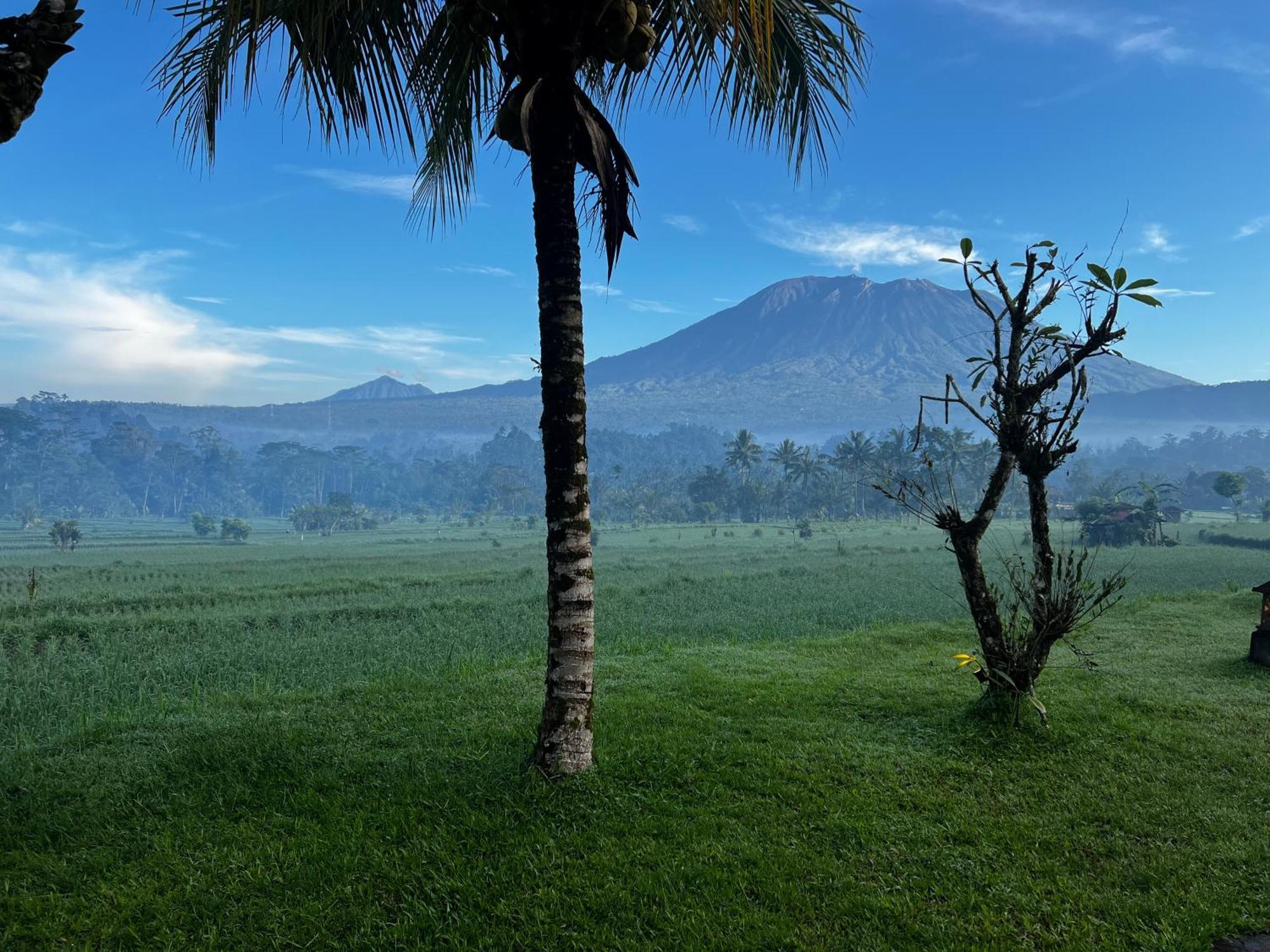 Great Mountain Views Villa Resort Selat Экстерьер фото