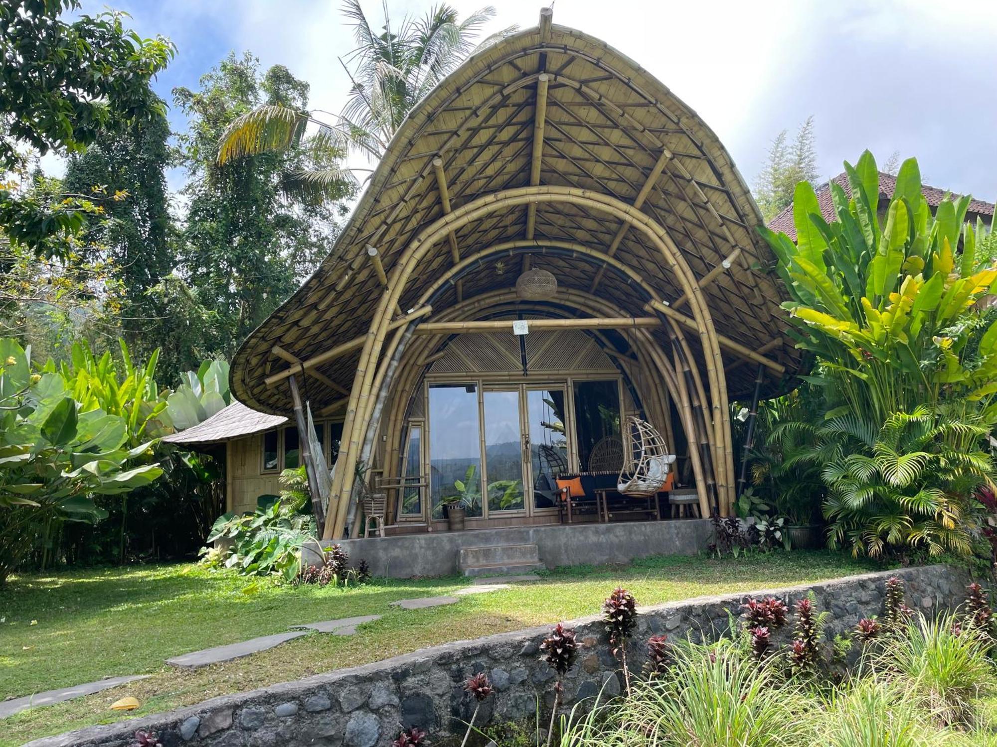 Great Mountain Views Villa Resort Selat Номер фото