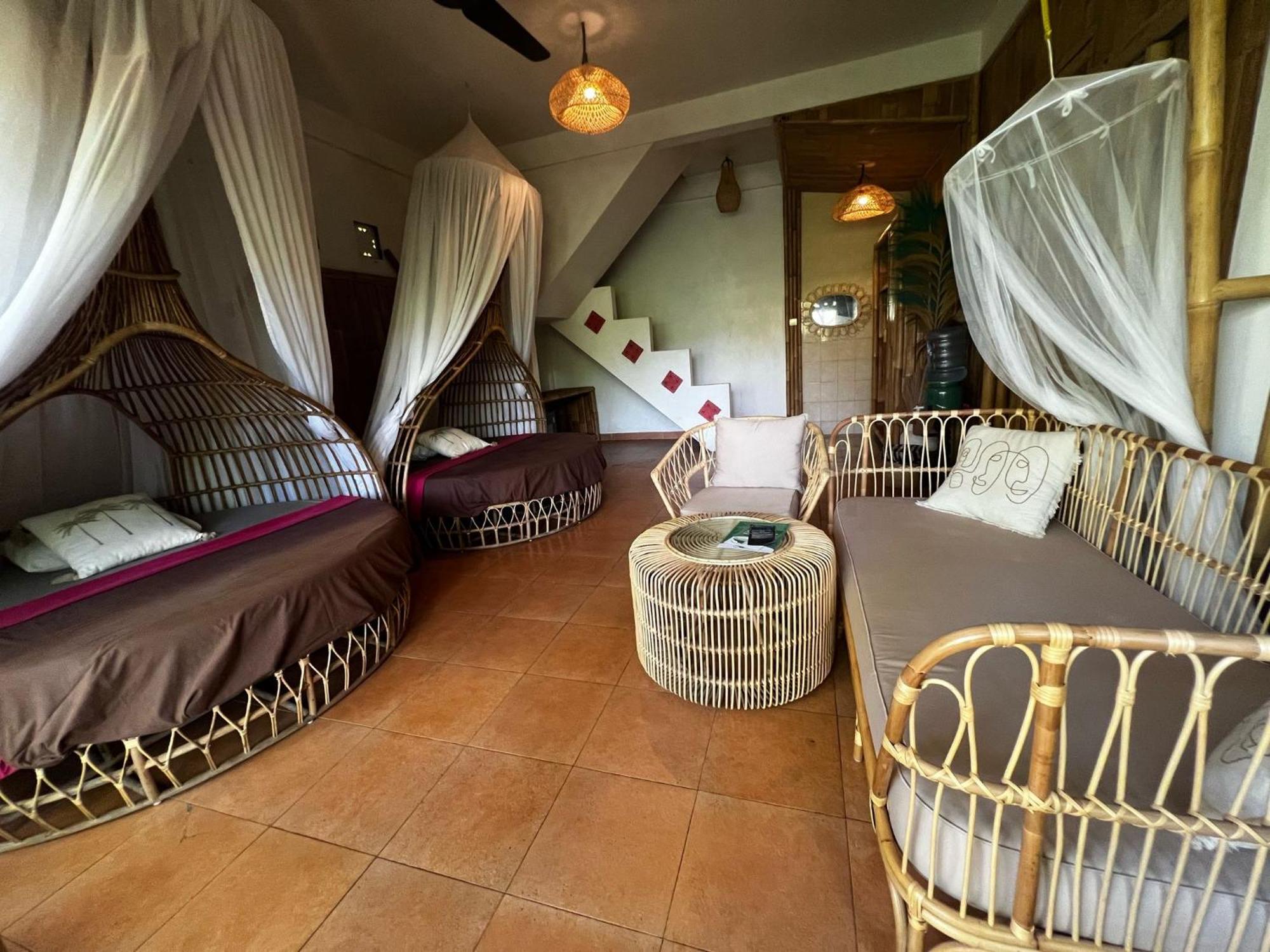 Great Mountain Views Villa Resort Selat Номер фото