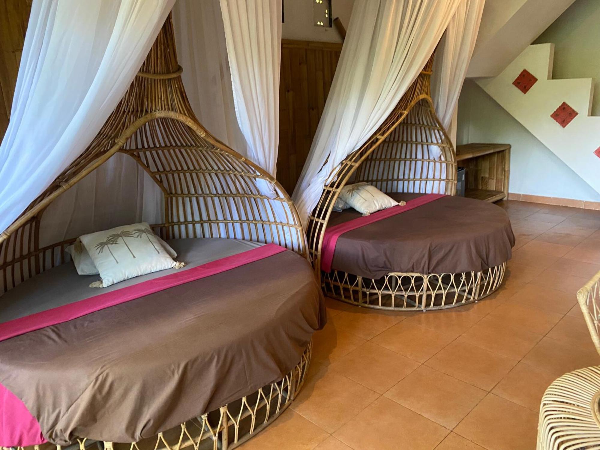 Great Mountain Views Villa Resort Selat Номер фото