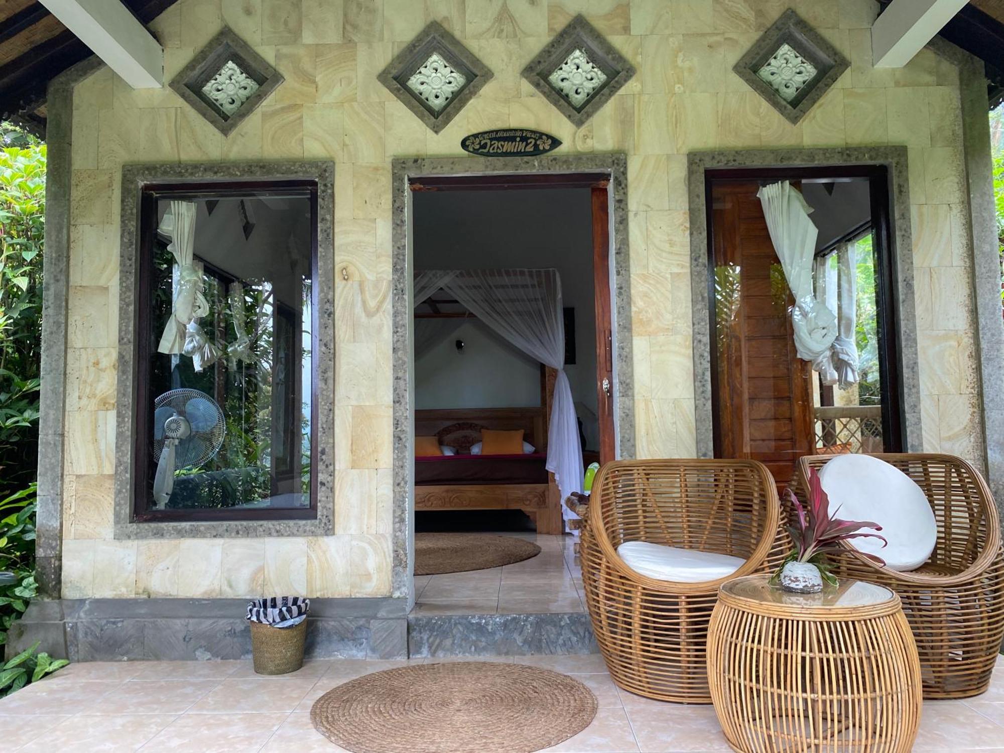 Great Mountain Views Villa Resort Selat Номер фото
